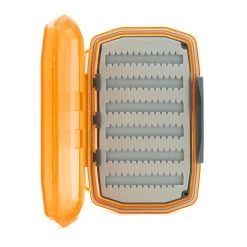 UMPQUA UPG FOAM WATERPROOF ESSENTIAL MEDIUM FLY BOX